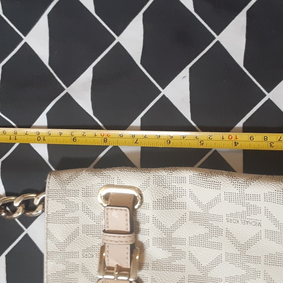 Michael KORS VANILLA HAMILTON CROSSBODY - Picture 12 of 17